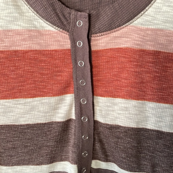 Maurice’s 24/7 thermal top - Picture 4 of 5